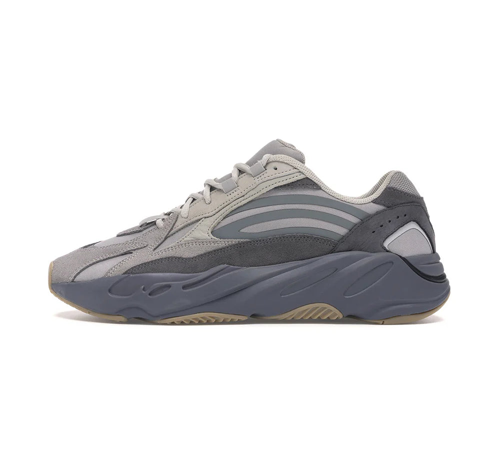  Yeezy-Boost-700